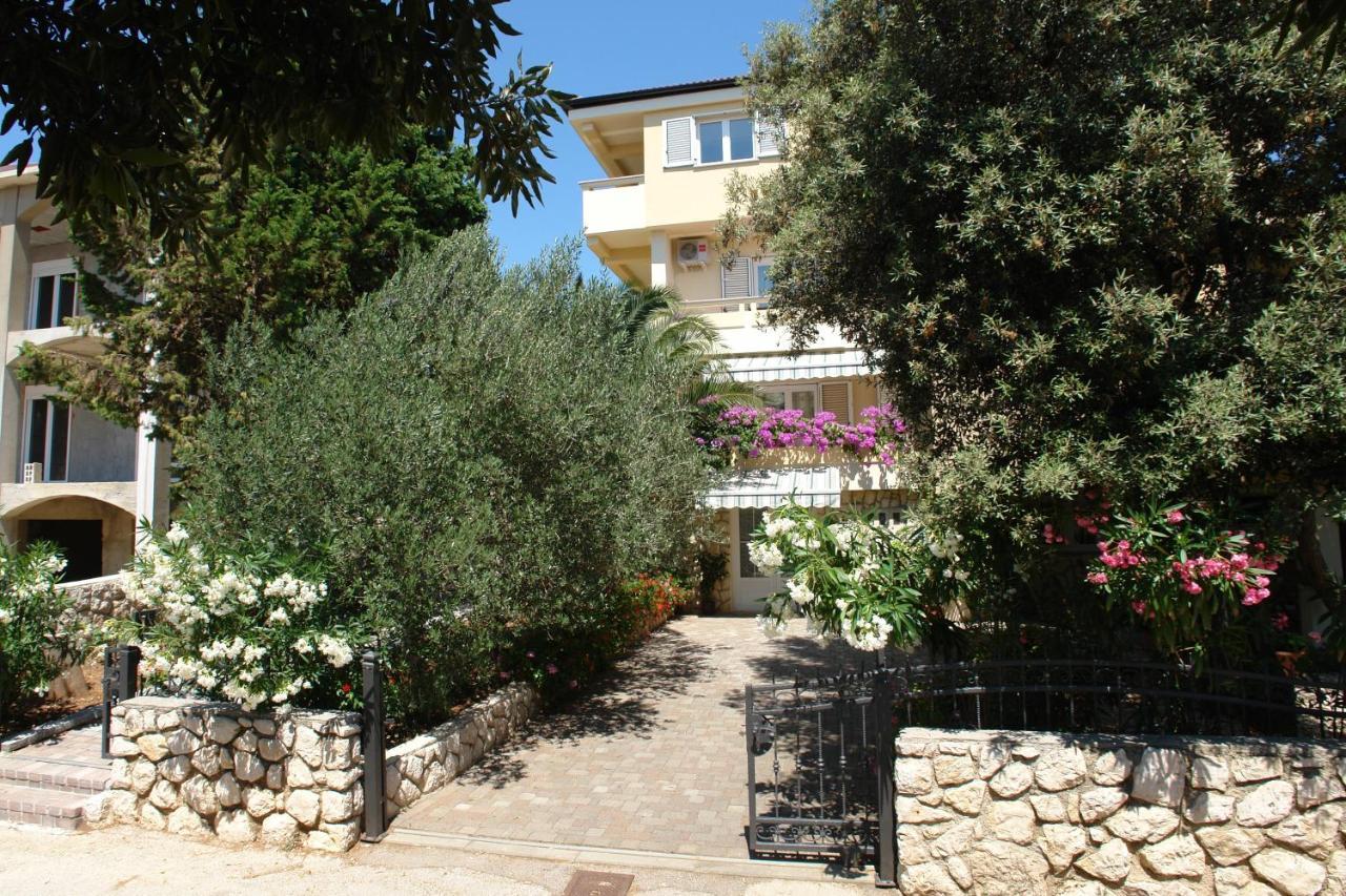 Apartments With A Parking Space Mandre, Pag - 18748 Kolan Exterior foto