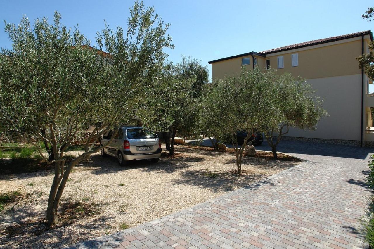 Apartments With A Parking Space Mandre, Pag - 18748 Kolan Exterior foto
