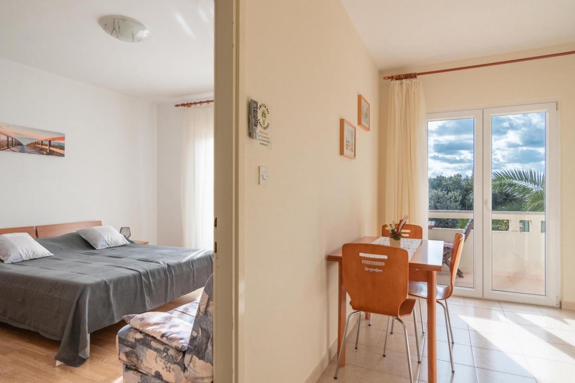 Apartments With A Parking Space Mandre, Pag - 18748 Kolan Quarto foto